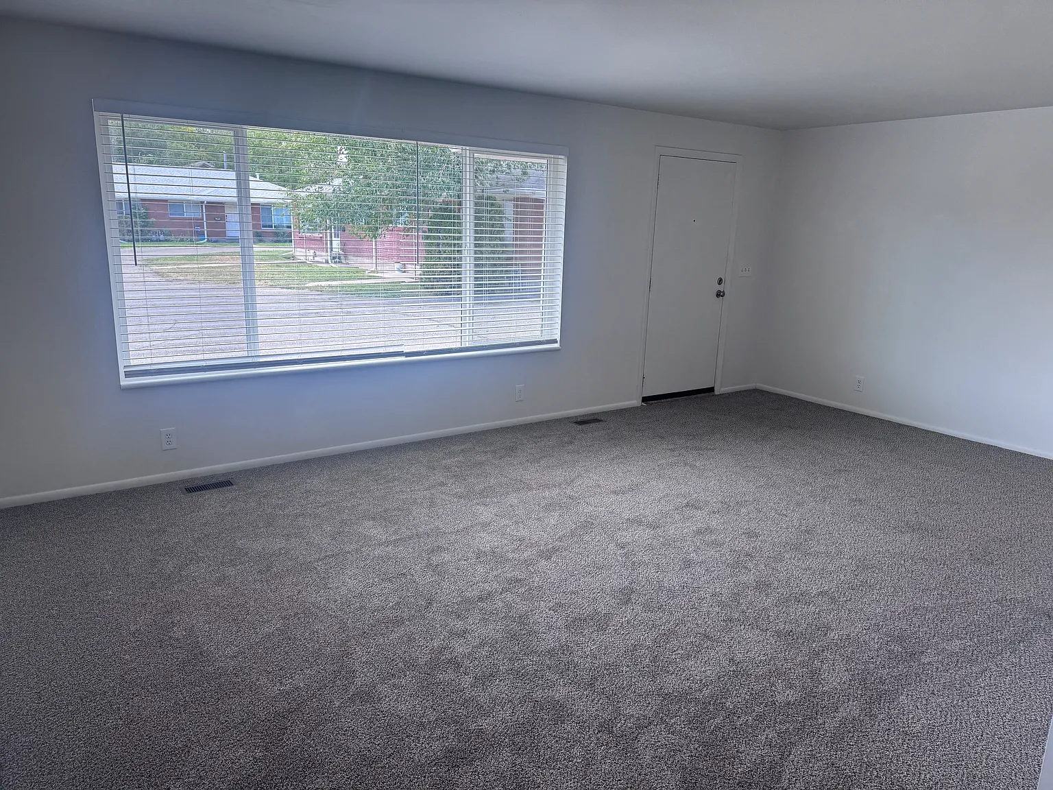 2 bed, 960 sqft, $1,600 — Photo 3