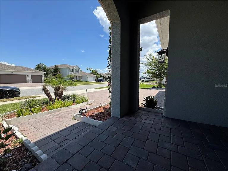 715 Blue Citrus Ln — Photo 7