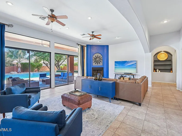 351 N Cloverfield Cir — Photo 17