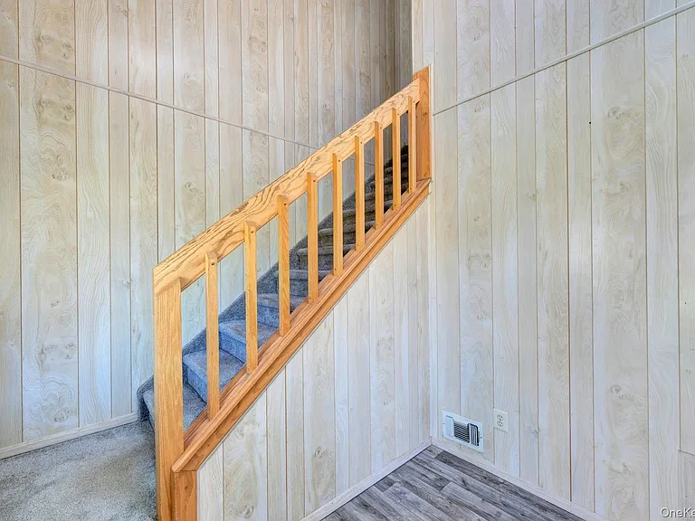 367 Seabreeze Ct — Photo 3