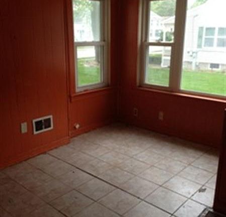 3rd image of 526 E 158th St