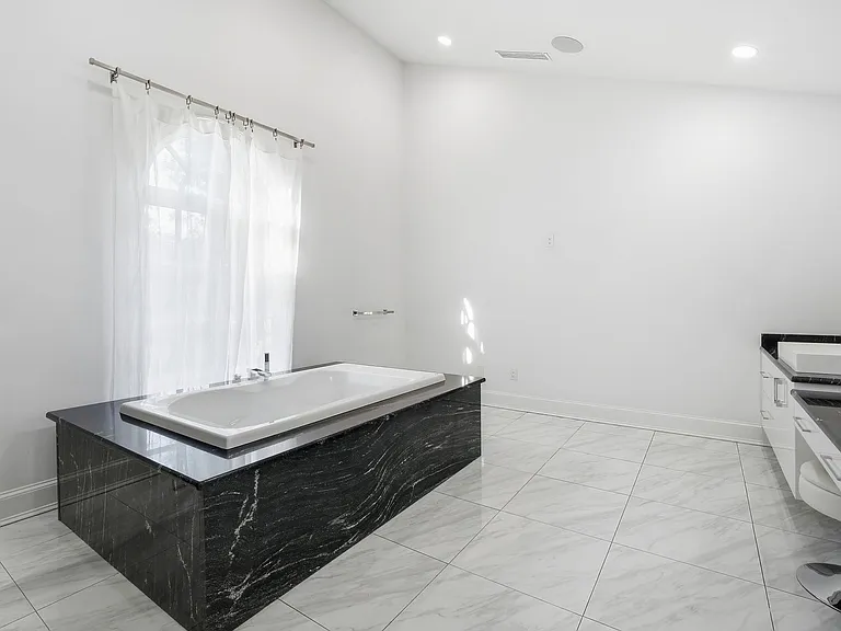 2418 W Palm Dr — Photo 27