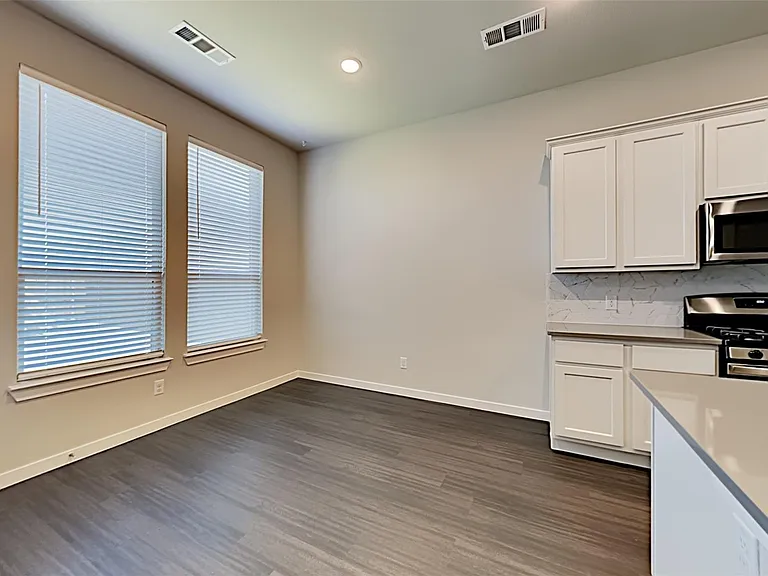 1552 Seminole Dr — Photo 11