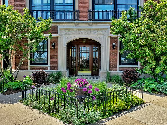 2nd image of 626 Sheridan Sq APT 1