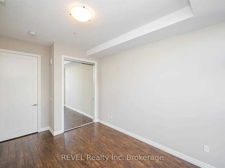 112 King St E #907 — Photo 12