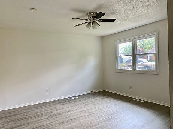 4th image of 8210 W Fairview Dr