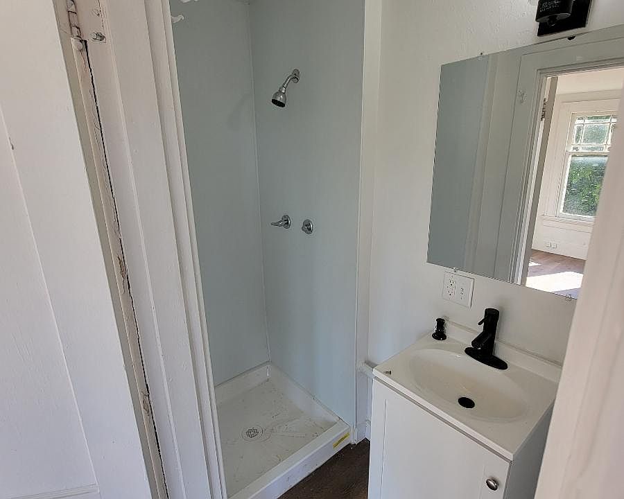 1st image of 648 Cambridge Ave