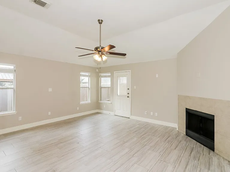 25235 Clover Ranch Dr — Photo 4