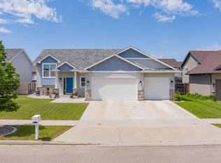 1305 27th St NW, Minot, ND 58703