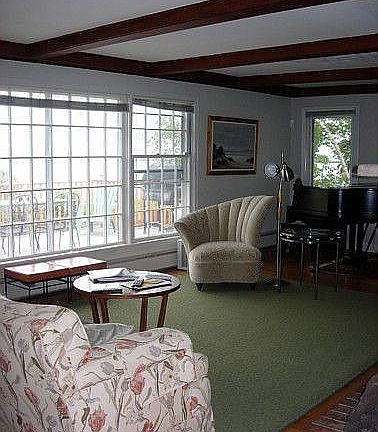 Living room (furnished or unfurnished)