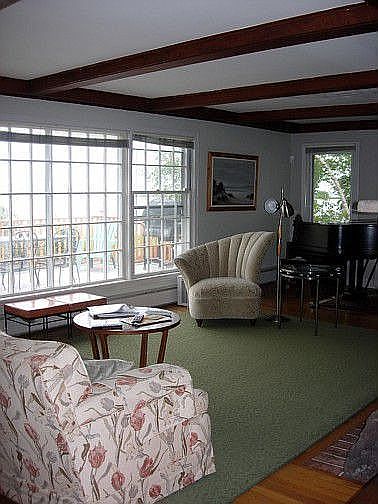 Living room (furnished or unfurnished)