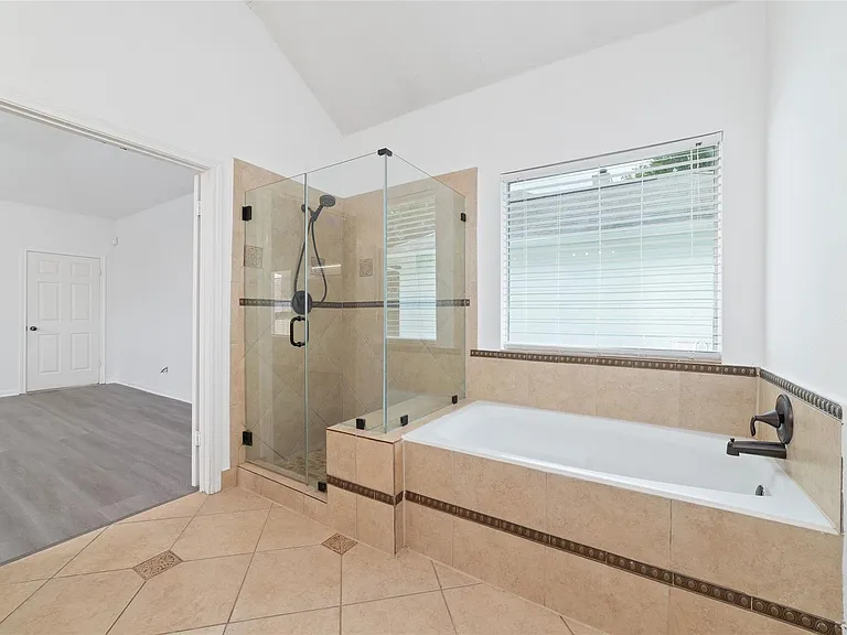 4211 Torrey Creek Ln — Photo 18
