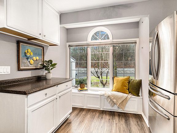 5th image of 3327 Woodwind Dr NE #40