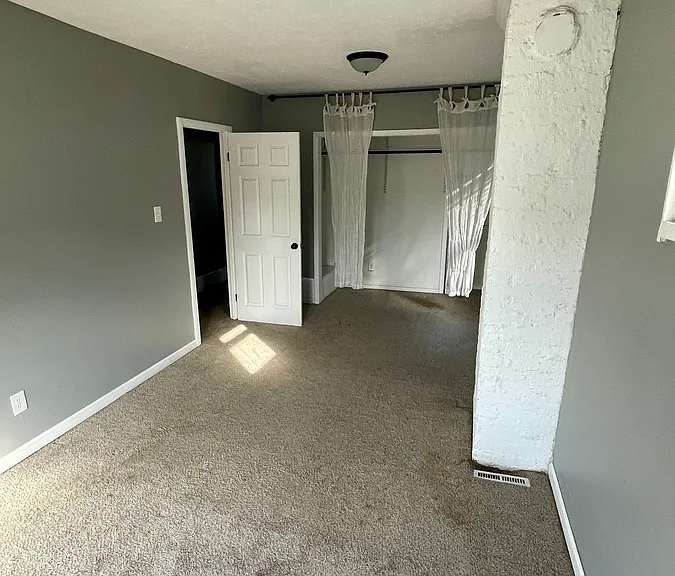 1335 W 61st St #2 — Photo 16
