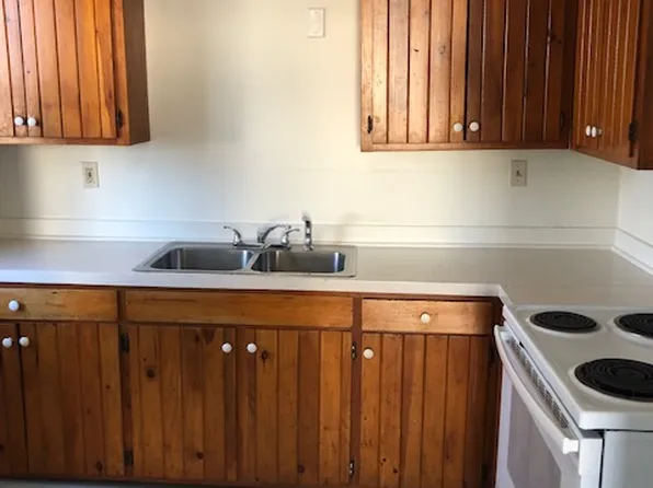 21 Fulton St, Rockland, ME 04841