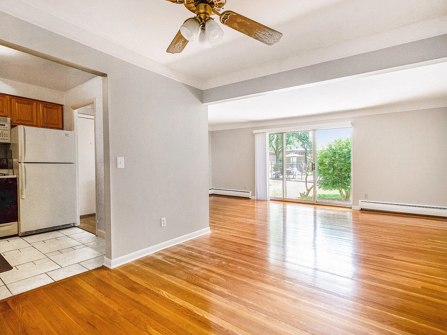 2 bed, 1.0 bath, 871 sqft, $1,850 — Photo 4