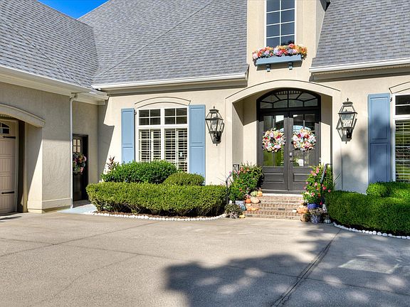 3rd image of 167 Foxhound Run Rd