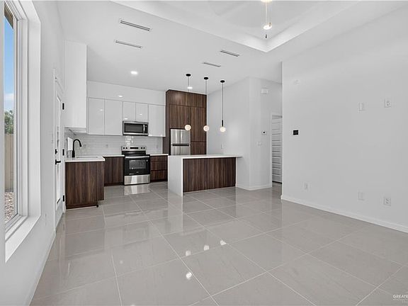 4th image of 613 Mountain Rd #20C