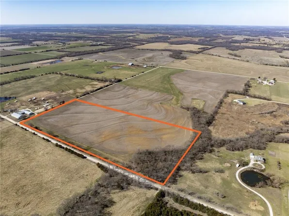 99 E 1600th Rd, Baldwin City, KS 66006