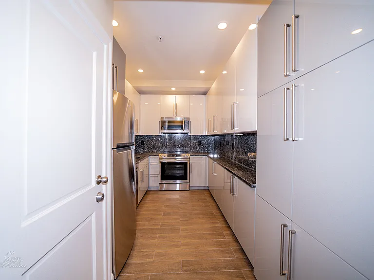 1616 Beacon St #1 — Photo 3