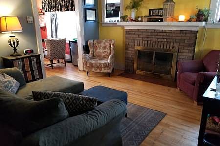 2nd image of 222 E Oxford St