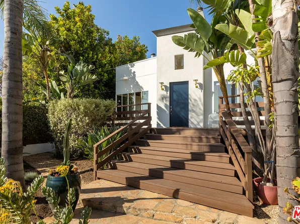 3438 Larissa Dr, Los Angeles, CA 90026
