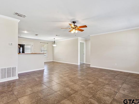4th image of 21375 Carole St