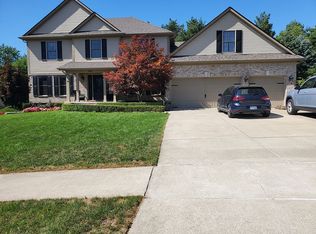 6180 Foxfire Cir, Clarkston, MI 48346