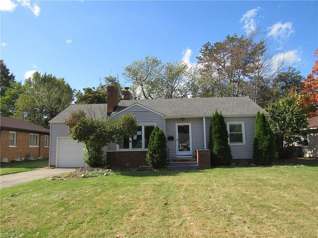 5976 Twin Lakes Dr photo 1