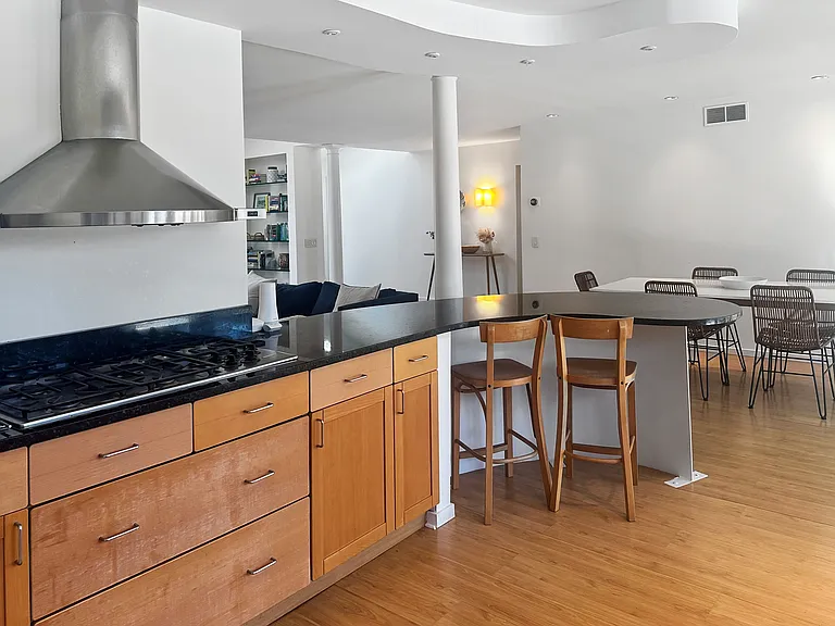250 Pine Tree Ct — Photo 12