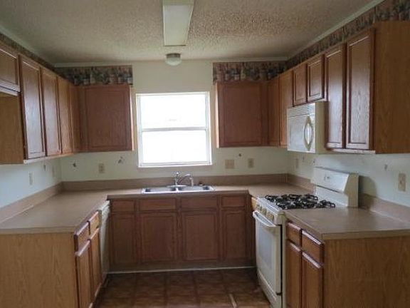 5th image of 11222 Willesdon Dr S