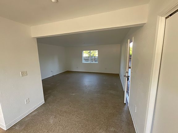 2nd image of 323 Magnolia St APT 101