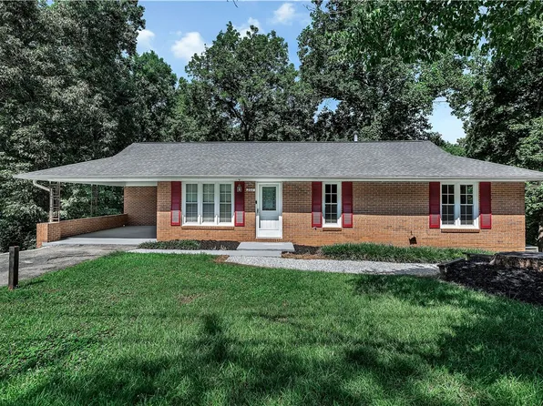 2011 Forest Dr, Seneca, SC 29672
