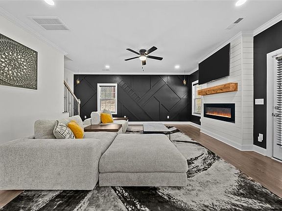 3rd image of 605 Hazelwood St