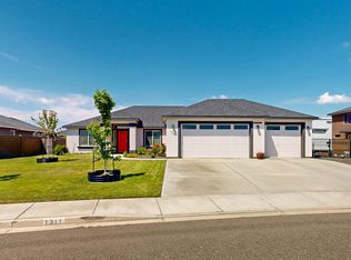 1311 Platinum Pl, West Richland, WA 99353