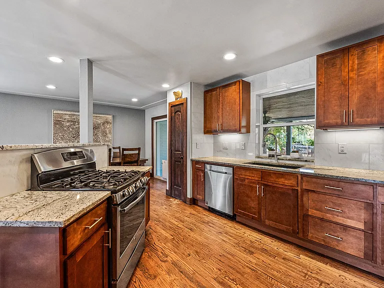 1415 Normandy Rd — Photo 4