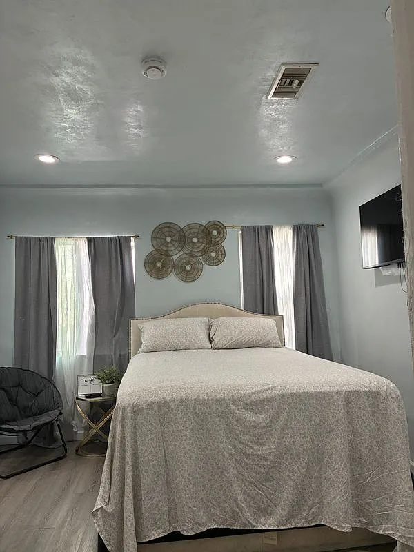 1 bed, 1.0 bath, 700 sqft, $1,600 — Photo 2