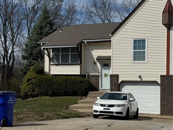 7402 Englewood Ln, Raytown, MO 64133