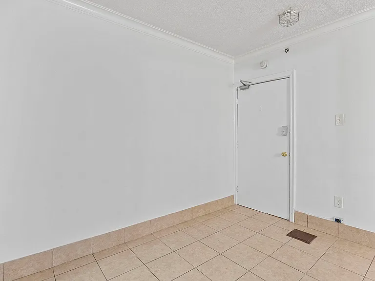 2903 Saint Clair Ave E #BACHELOR — Photo 13