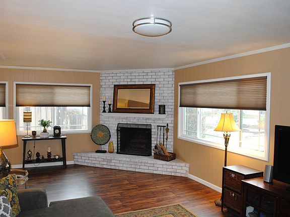 3rd image of 950 Aster Ave