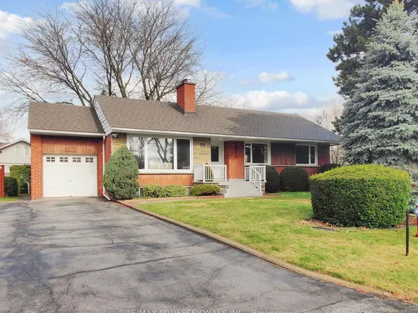 1579 Liveoak Dr N, Mississauga, ON L5E 2X5