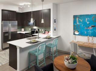 1215 N Orleans St #203, Chicago, IL 60610