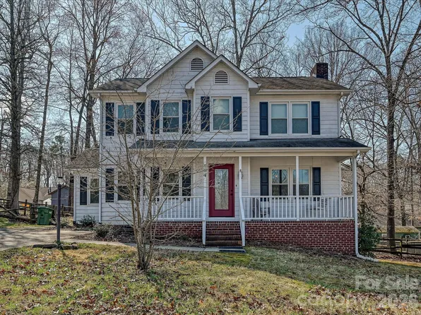 104 Deertrack Dr, Mount Holly, NC 28120