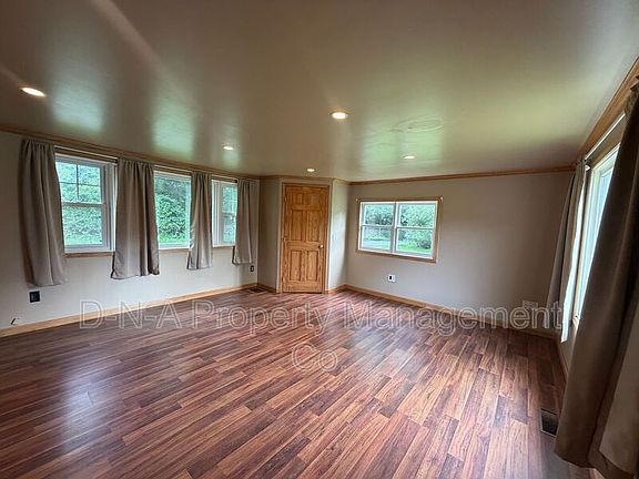 5th image of 1295 Kroucher Rd