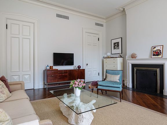3rd image of 10 Montague Ter APT 4B
