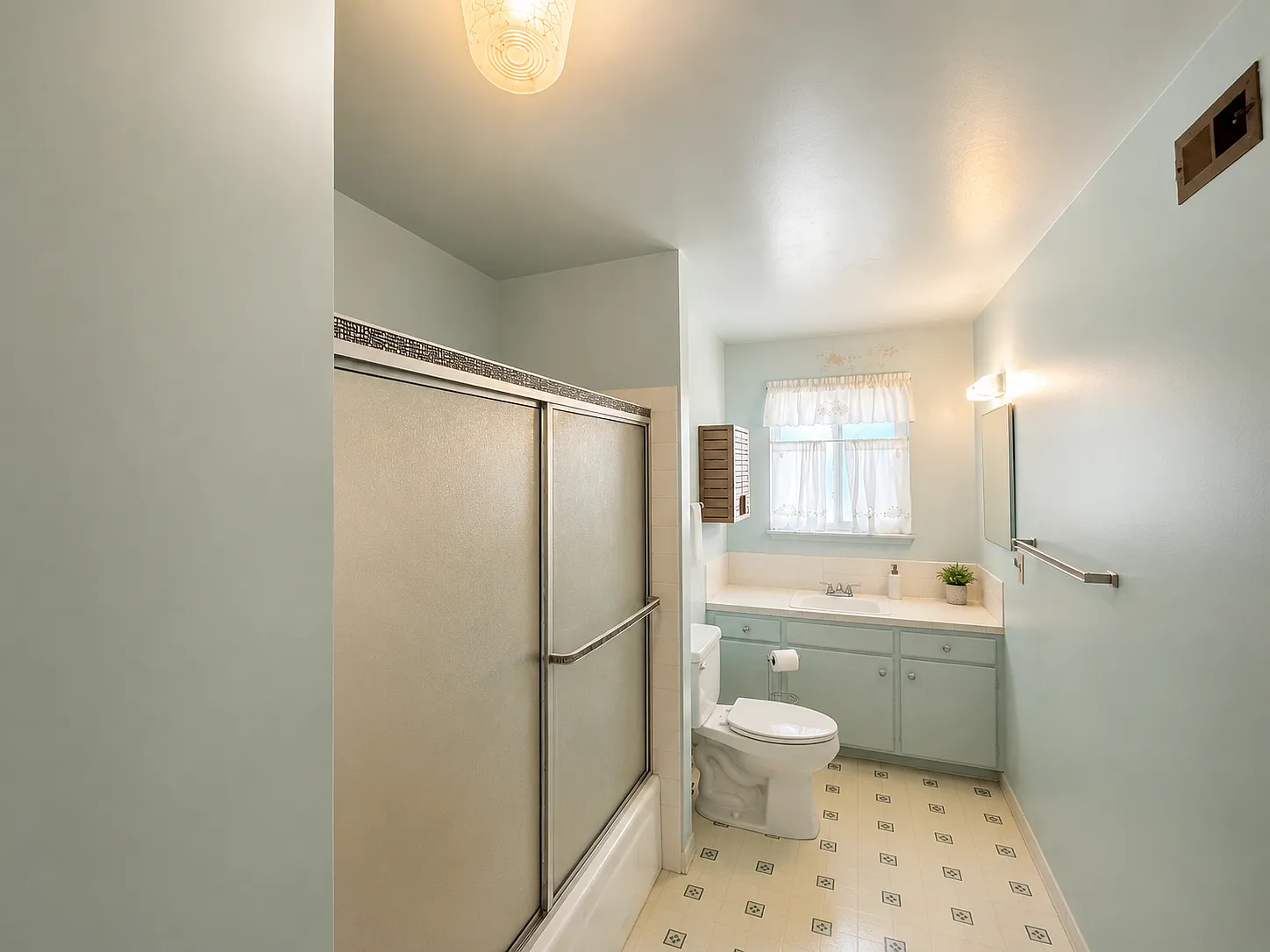 4 bed, 1657 sqft, $5,100 — Photo 4