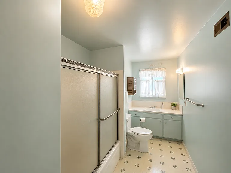 1351 Oakwood Ct — Photo 4