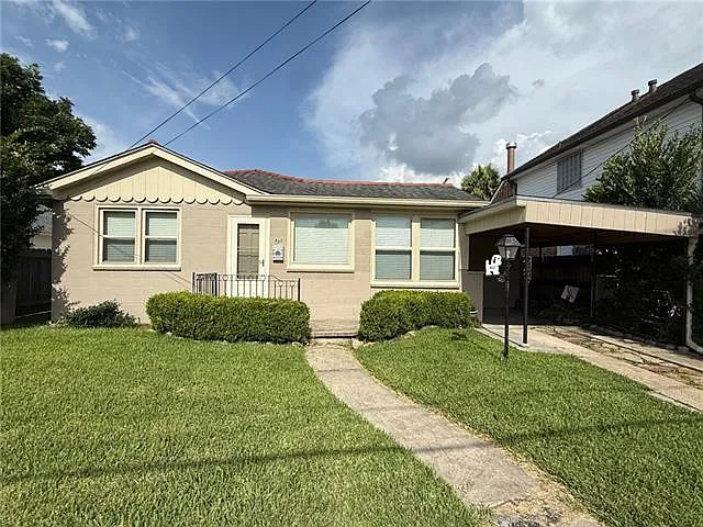 537 E William David Pkwy — Photo 20