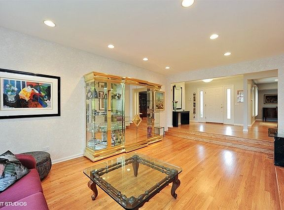 2nd image of 775 Castlewood Ln
