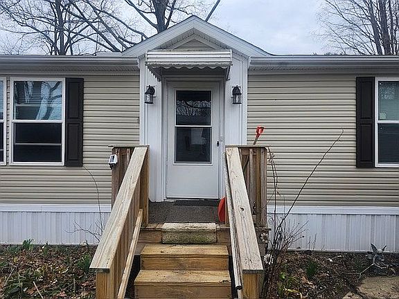 3rd image of 13673 Ridge Rd